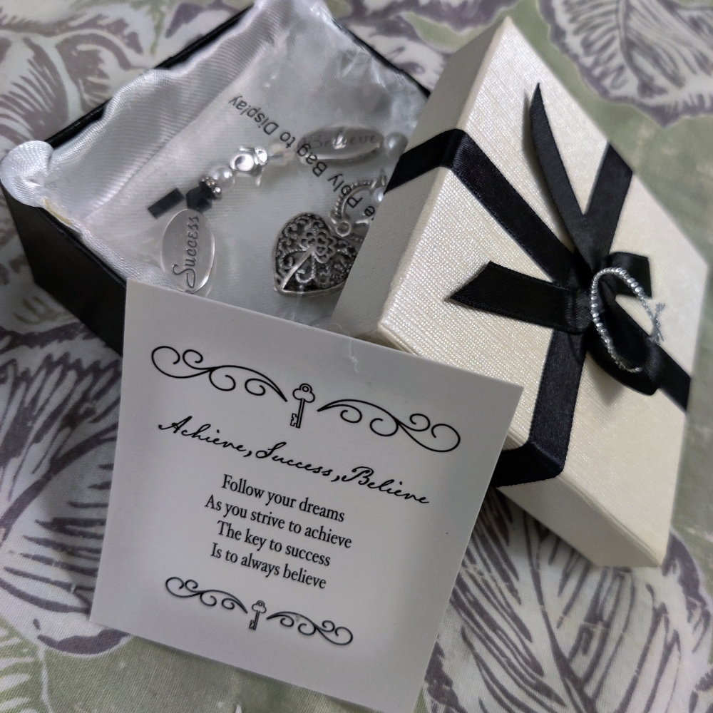 3)$20 Graduation gift bracelet congratulations achieve  believe new in gift box